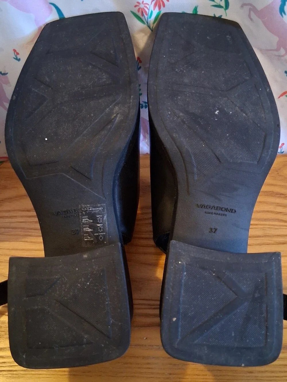 EUC Vagabond Hennie Black Leather Business Casual Platform Block Heel Shoe SZ 7